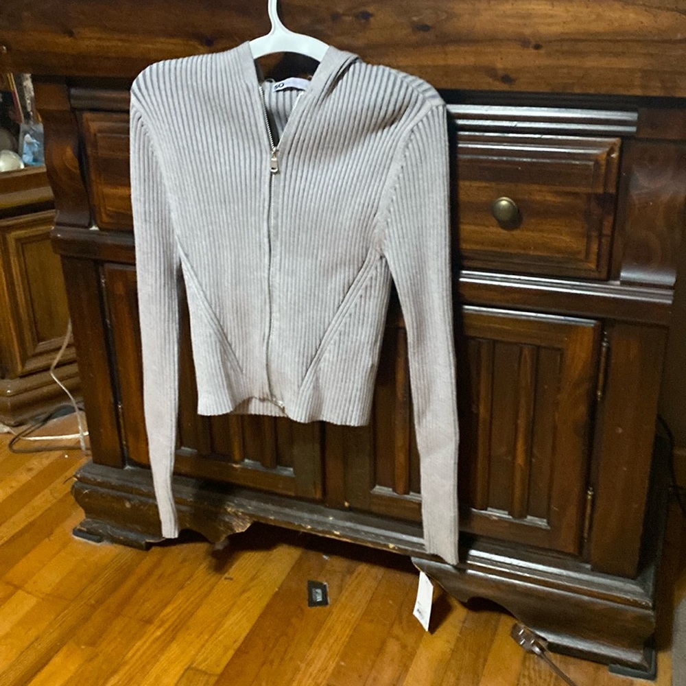 Kohls Juniors light heather Grey sweater zip up size small. New with tags